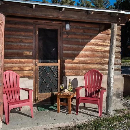 Apache Village 3, Queen Bed, Midtown, Sleeps 2